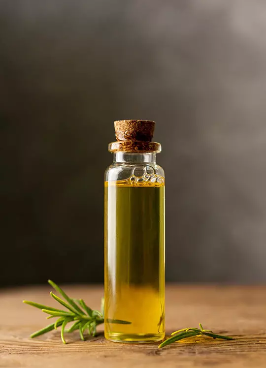 piccola bottiglia di olio extravergine di oliva